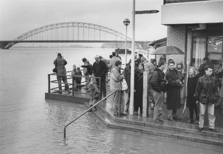 Hoog water in de Waal
