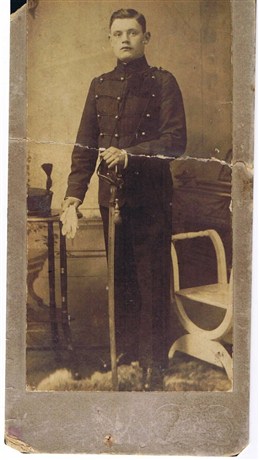 Mijn vader in koloniaal uniform