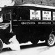 Rond 1930 wil de stad Nijmegen nog meer grond van de gemeente Groesbeek annexeren. Felle protesten zijn het gevolg. De autobus is met leuzen beplakt. © Collectie G.G. Driessen, CC-BY-NC