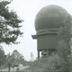 De beschermingsbol van de Thomson Ares Medium Power Radar (MPR) van het AOCS in Nieuw-Milligen. © NIMH, Collectie Fotoafdrukken Koninklijke Luchtmacht