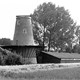Molen De Drie Waaien voor restauratie. Bron: gemeentearchief Druten