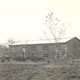 Een ouderwets kippenhok van Schimmel’s Broederij aan de Barneveldse Amersfoortsestraat. De foto is gemaakt rond 1925 en de kippen zijn waarschijnlijk Barnevelders. Bron: Gemeentearchief Barneveld